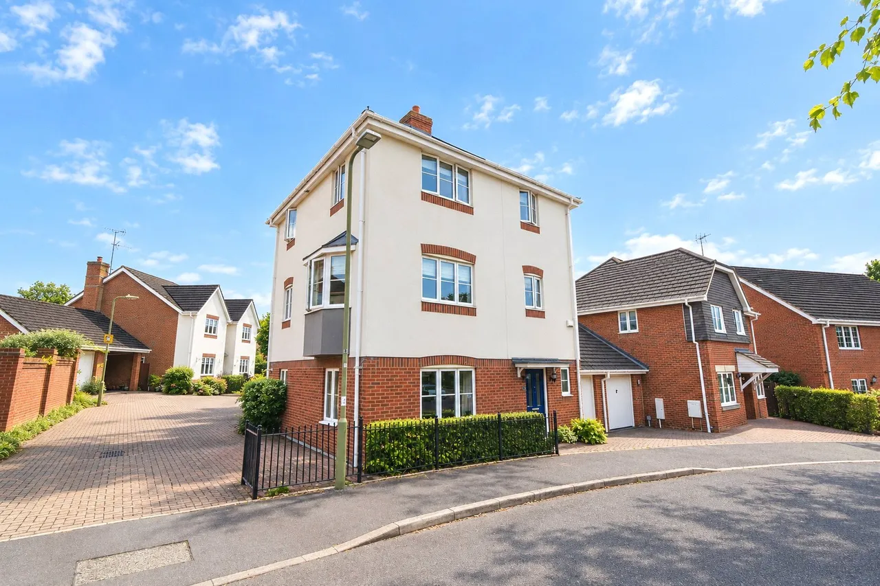 4 bed house for sale — Great Marlow, Hook, Hampshire, RG27 9UA