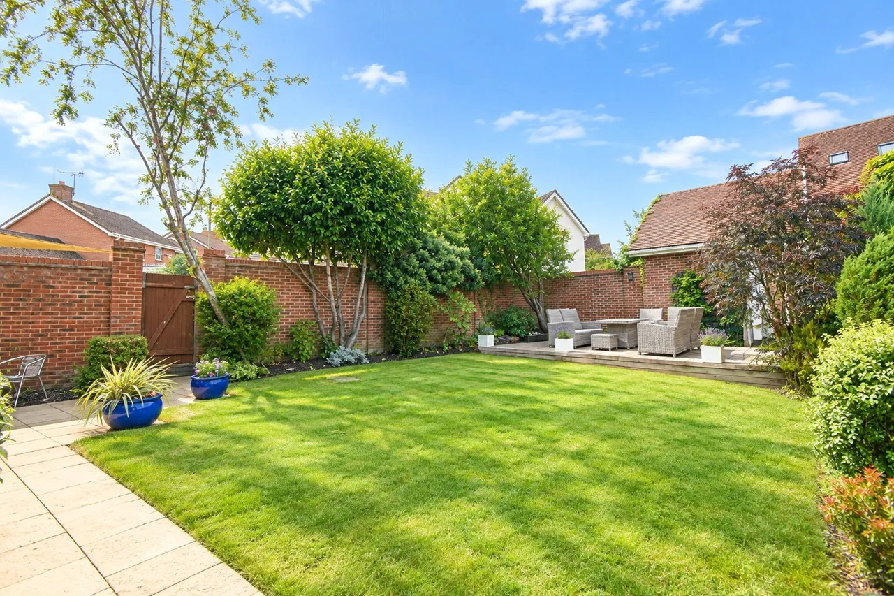 Great Marlow, Hook, Hampshire, RG27 9UA, photo 2