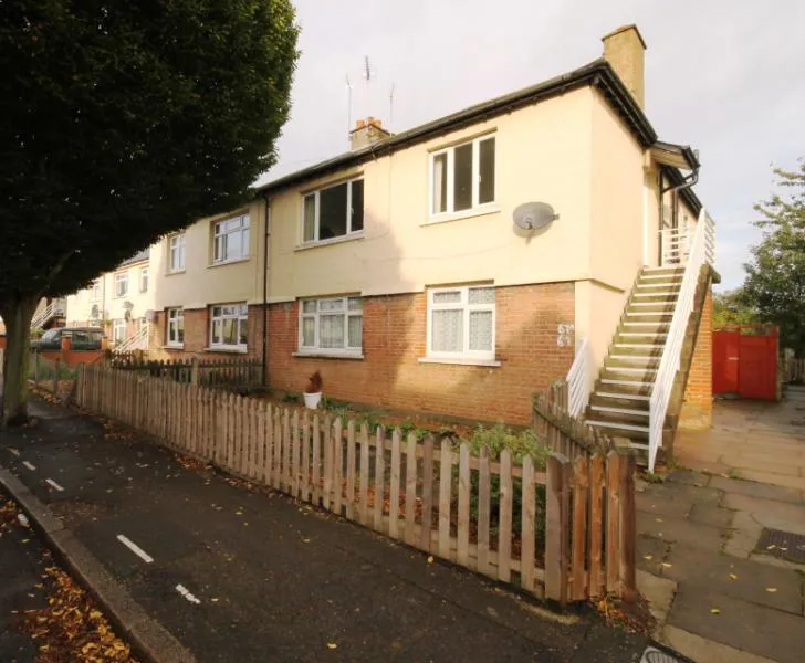 2 bed flat to rent, Cedar Grove, Ealing, W5