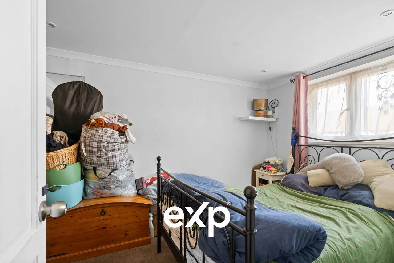 Sparrow Farm Drive, Feltham, TW14, photo 6