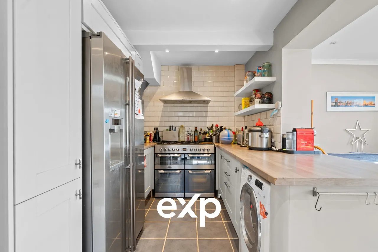 Sparrow Farm Drive, Feltham, TW14, photo 3
