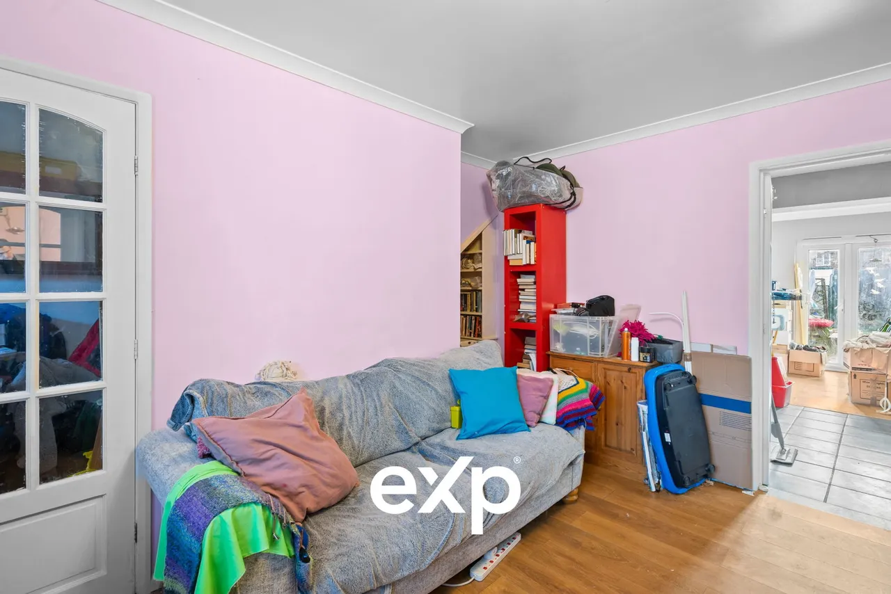 Sparrow Farm Drive, Feltham, TW14, photo 5