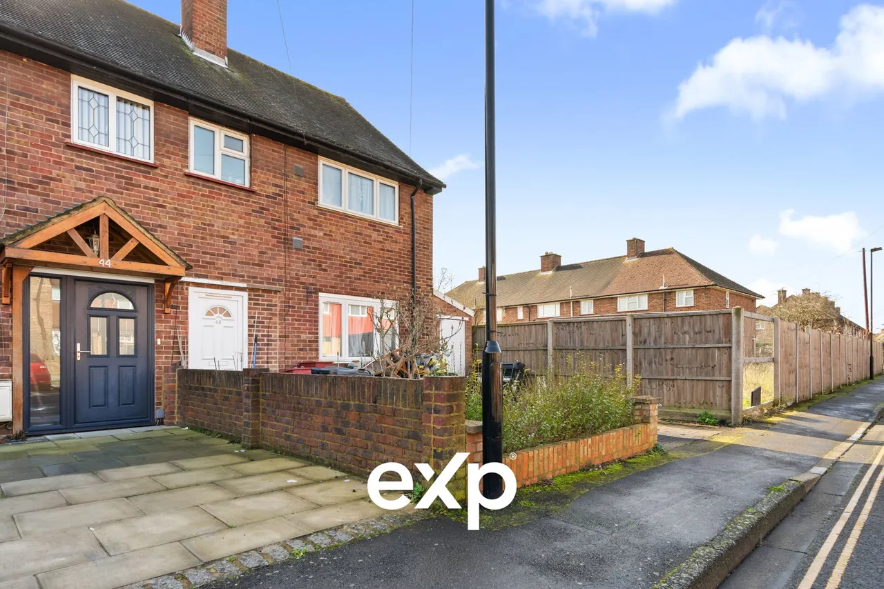 3 bed house for sale, Sparrow Farm Drive, Feltham, TW14