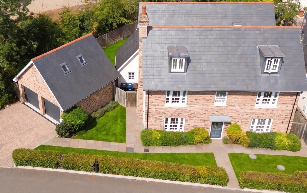 5 bed house for sale, The Pastures, Bishop's Stortford, CM23