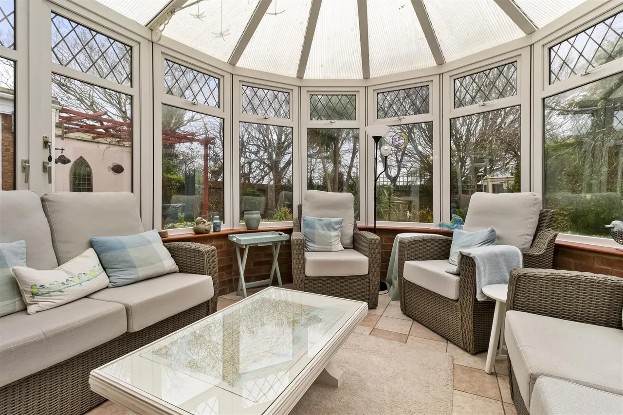 West Park Lane, Goring-By-Sea, Worthing, photo 13