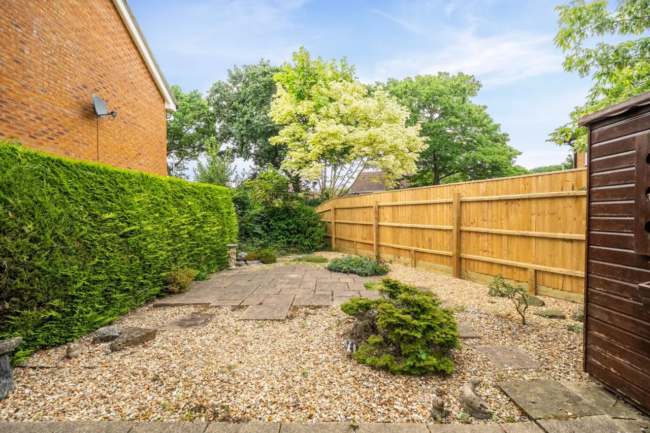 Vitre Gardens, Lymington, SO41, photo 18
