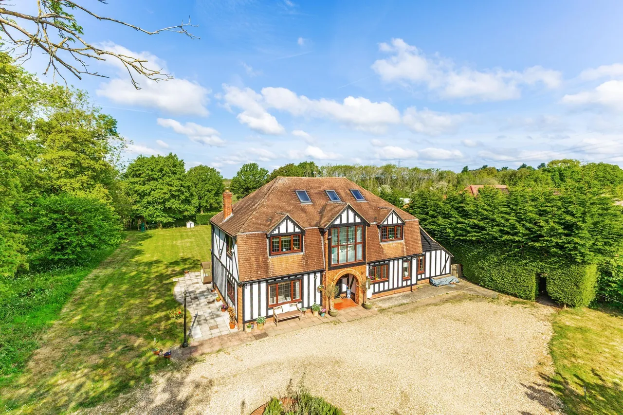 6 bed house for sale — Chalky Lane, Dogmersfield, RG27