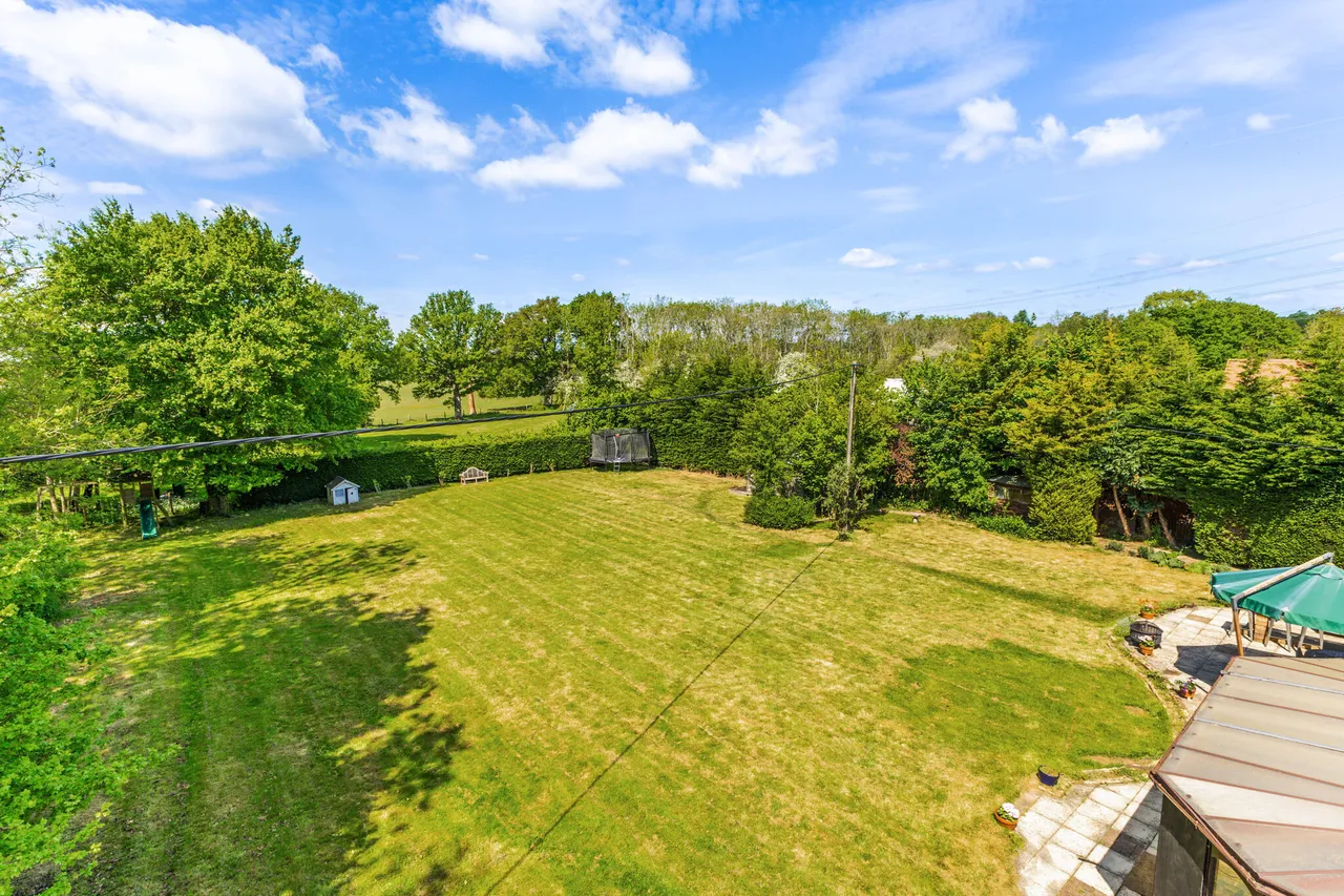 Chalky Lane, Dogmersfield, RG27, photo 9