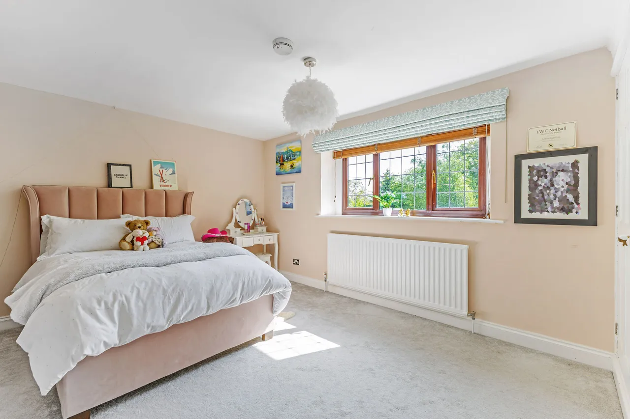 Chalky Lane, Dogmersfield, RG27, photo 8