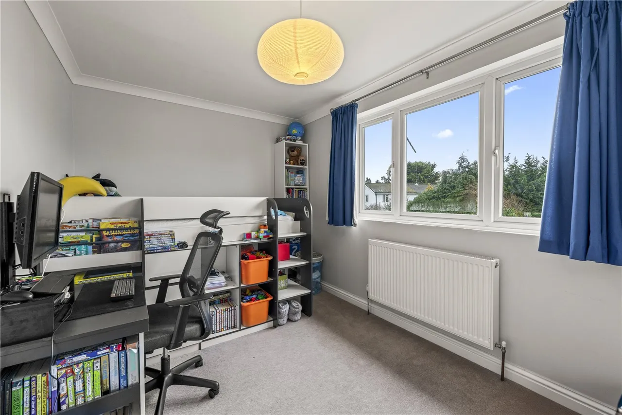 Lime Crescent, Sunbury, TW16 5NT, photo 11