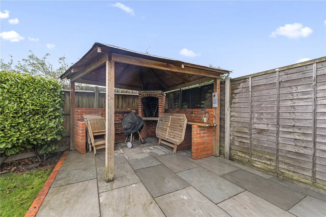 Lime Crescent, Sunbury, TW16 5NT, photo 13