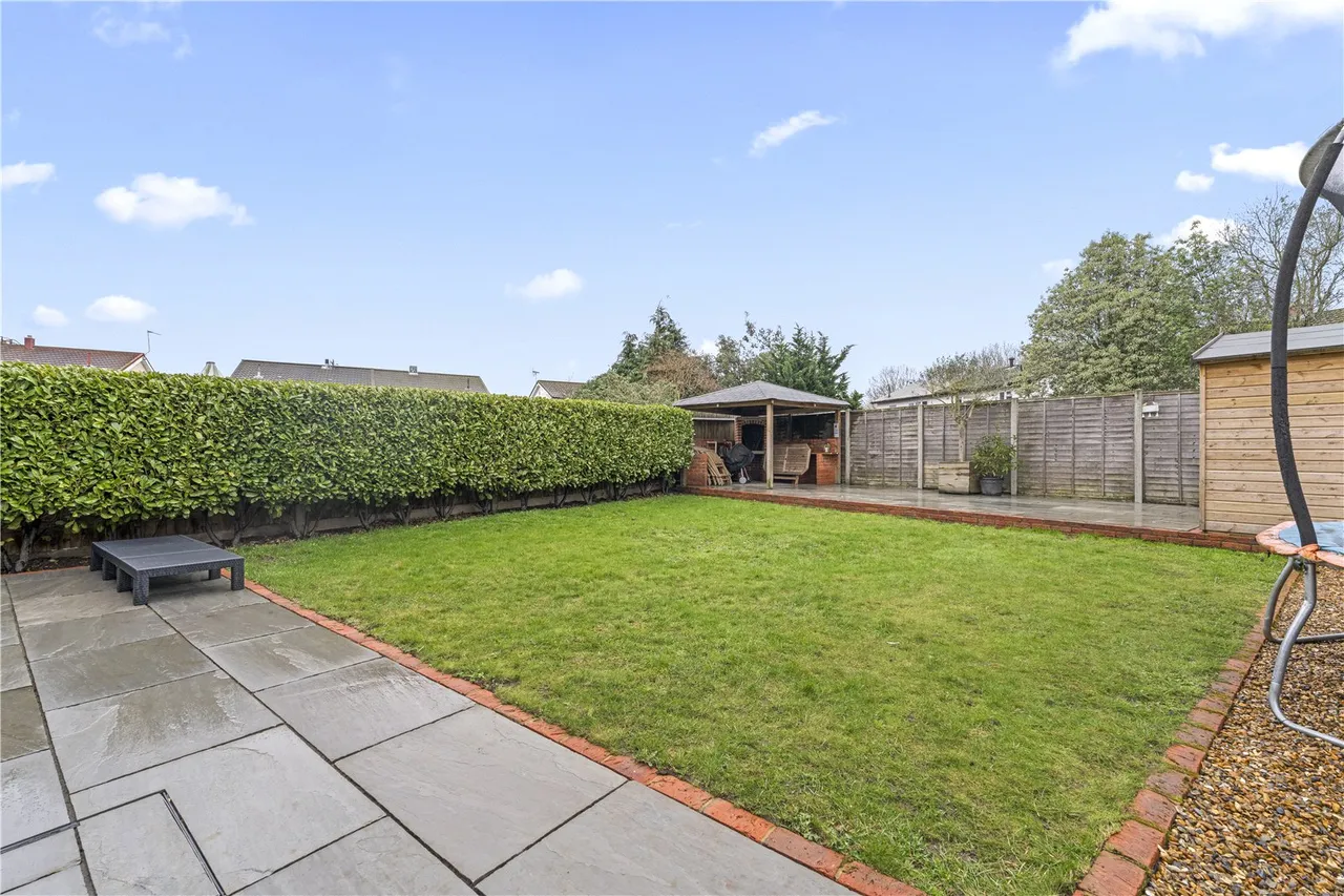 Lime Crescent, Sunbury, TW16 5NT, photo 12
