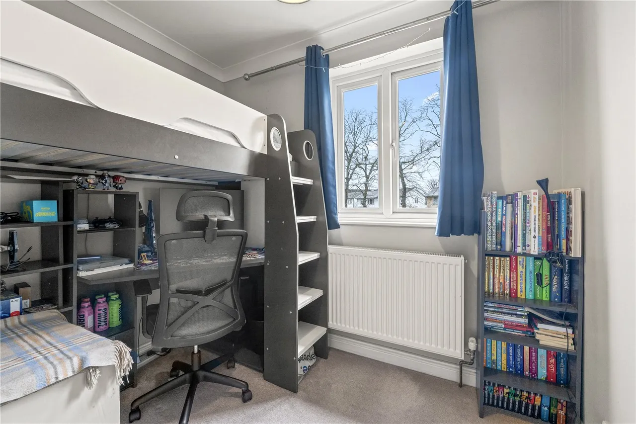 Lime Crescent, Sunbury, TW16 5NT, photo 9