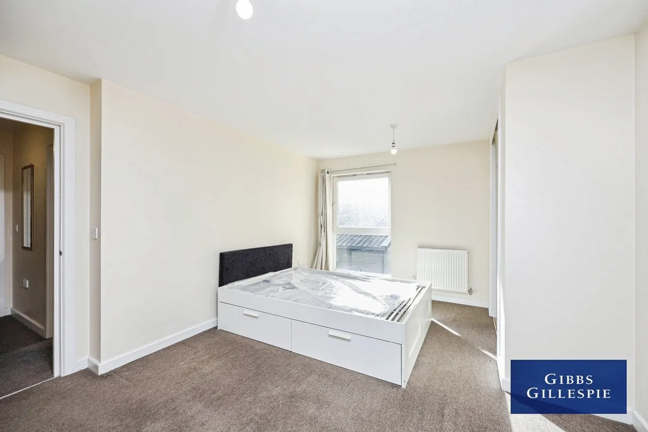 Metropolitan Station Approach, Watford Fees Apply, WD18, photo 5