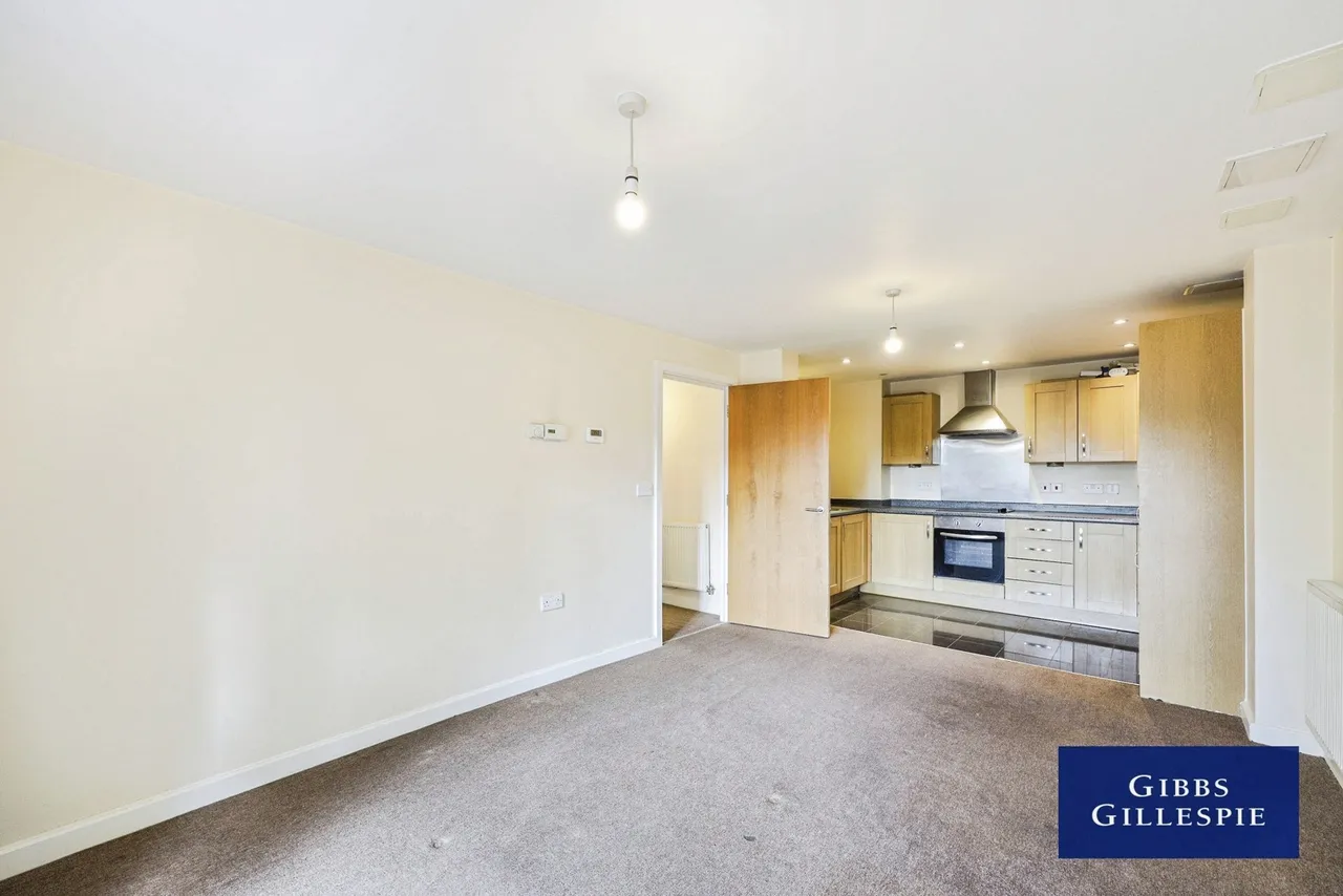 Metropolitan Station Approach, Watford Fees Apply, WD18, photo 2