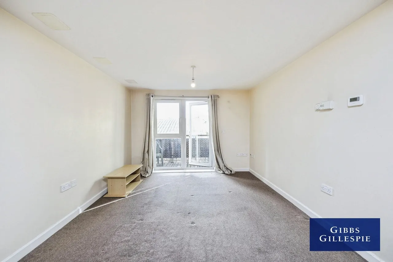 Metropolitan Station Approach, Watford Fees Apply, WD18, photo 3