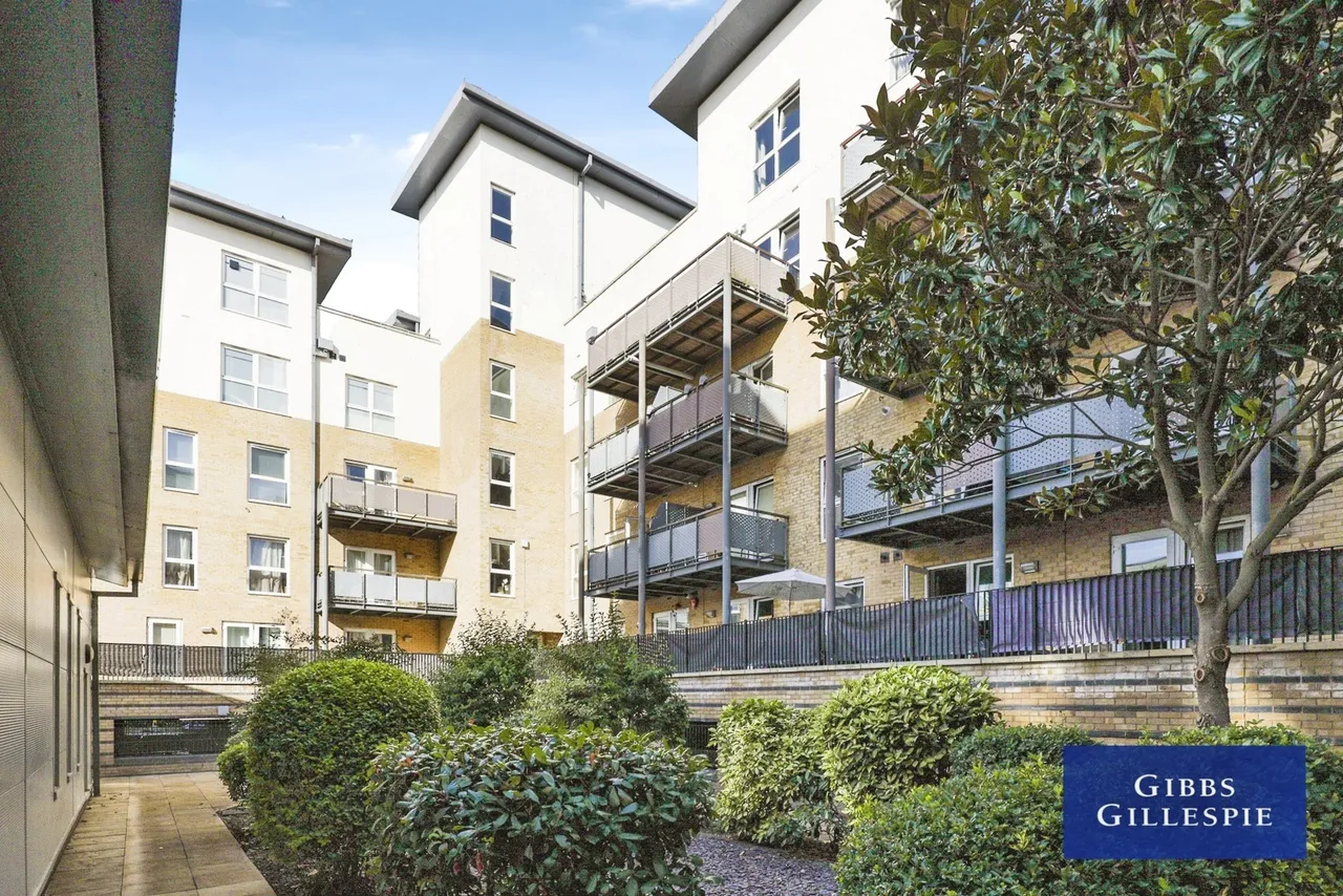 Metropolitan Station Approach, Watford Fees Apply, WD18, photo 7