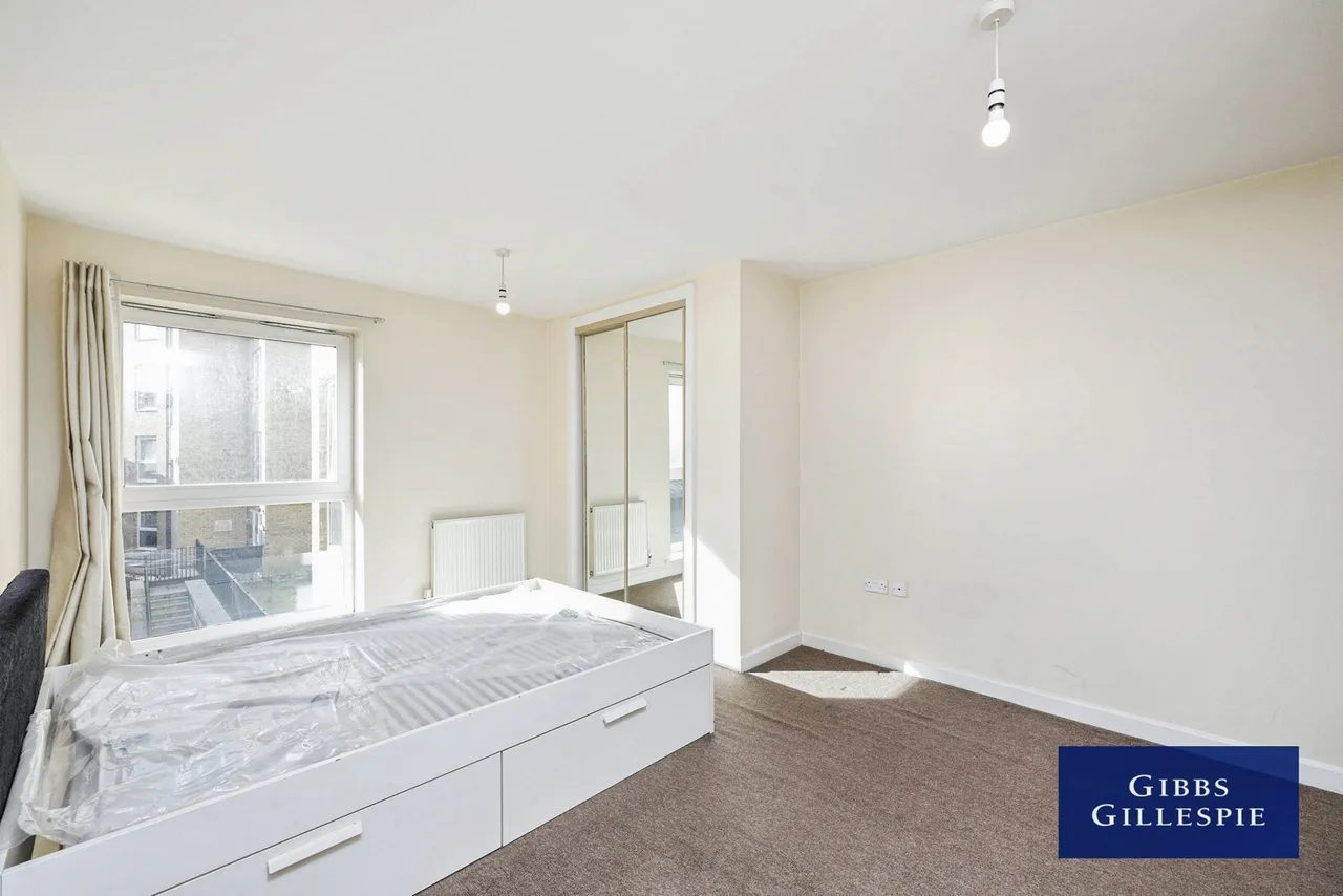 Metropolitan Station Approach, Watford Fees Apply, WD18, photo 4