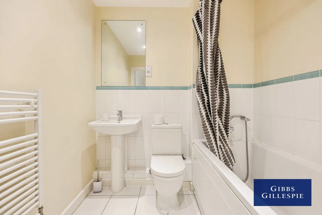 Metropolitan Station Approach, Watford Fees Apply, WD18, photo 6