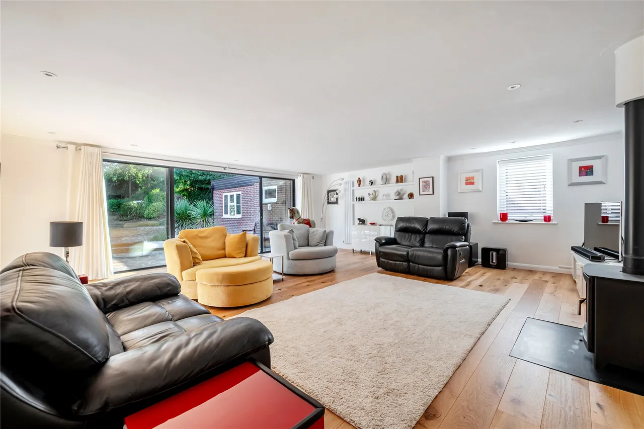 Parkway, Camberley, GU15, photo 2