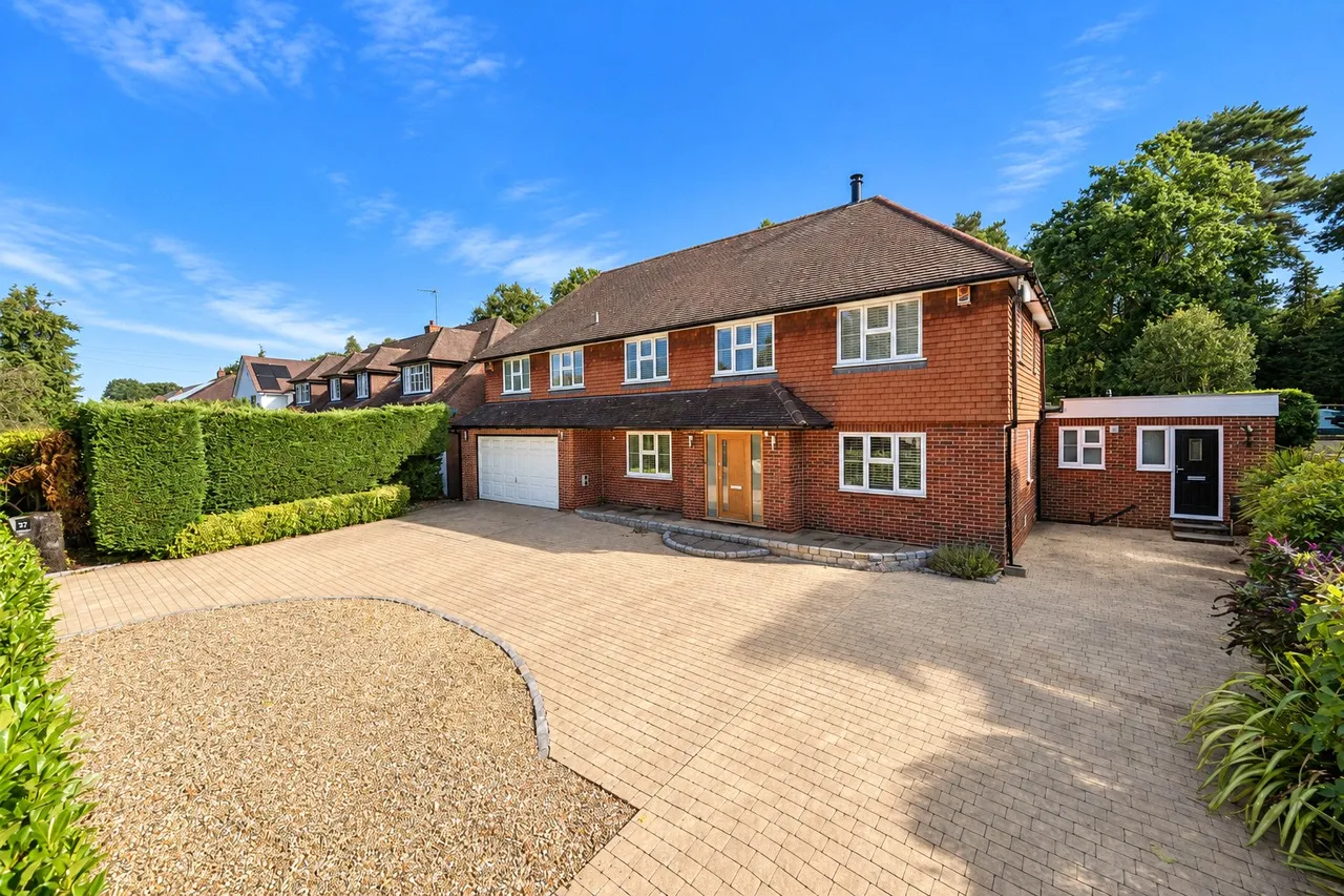 6 bed house for sale, Parkway, Camberley, GU15