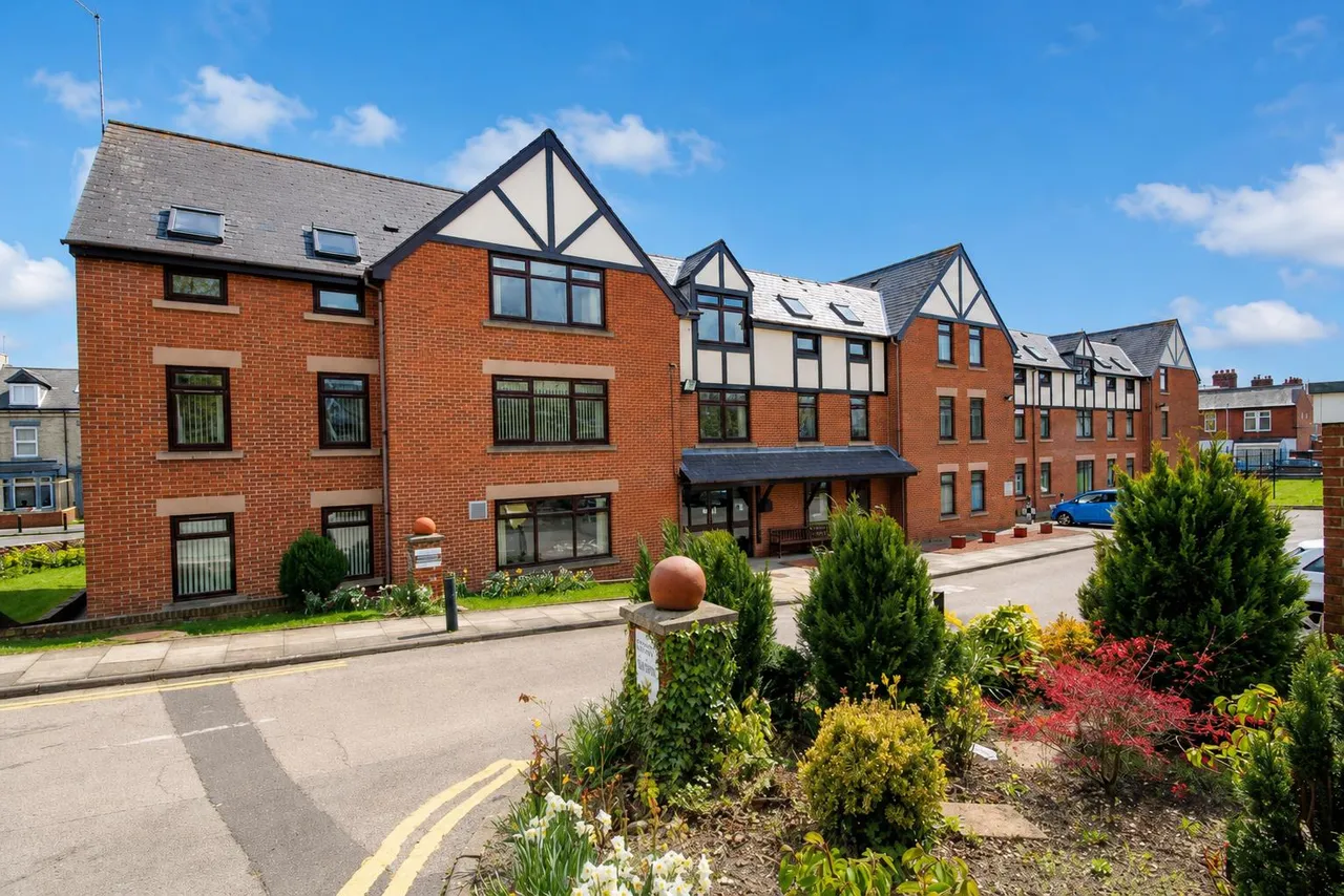 2 bed flat for sale, Chester le Street, Town Centre, DH3