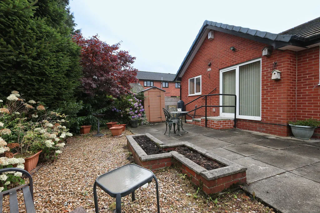 Bowlers Walk, Rochdale OL12 6EN, photo 15