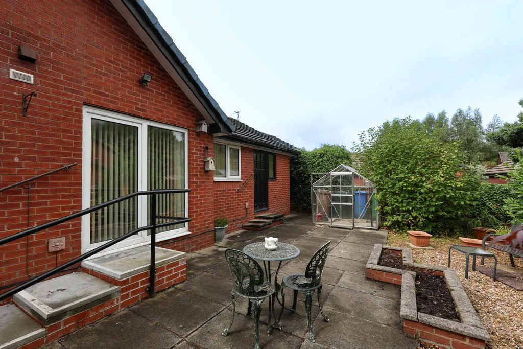 Bowlers Walk, Rochdale OL12 6EN, photo 16
