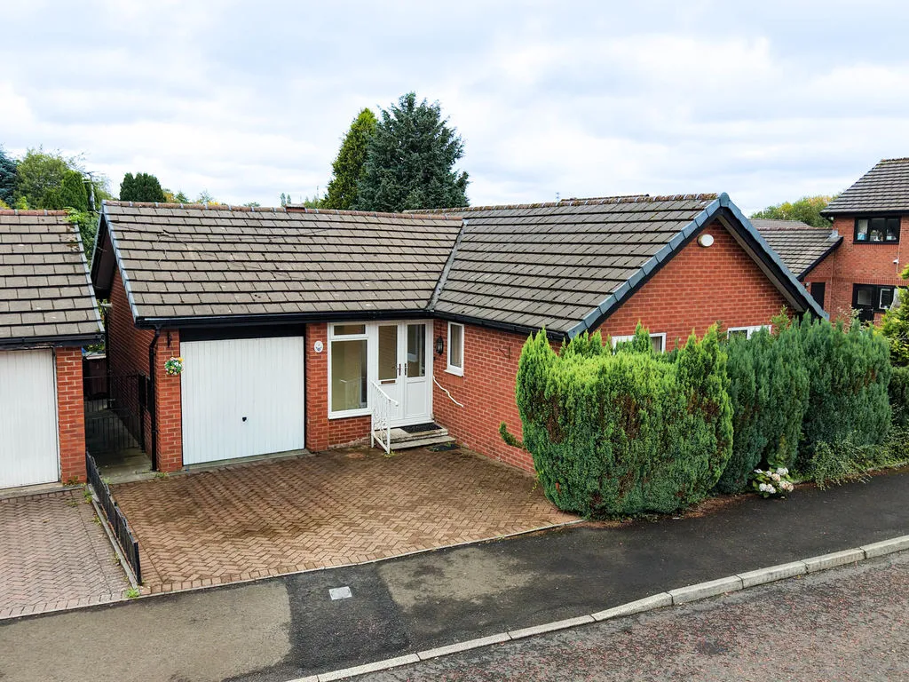 2 bed house for sale — Bowlers Walk, Rochdale OL12 6EN