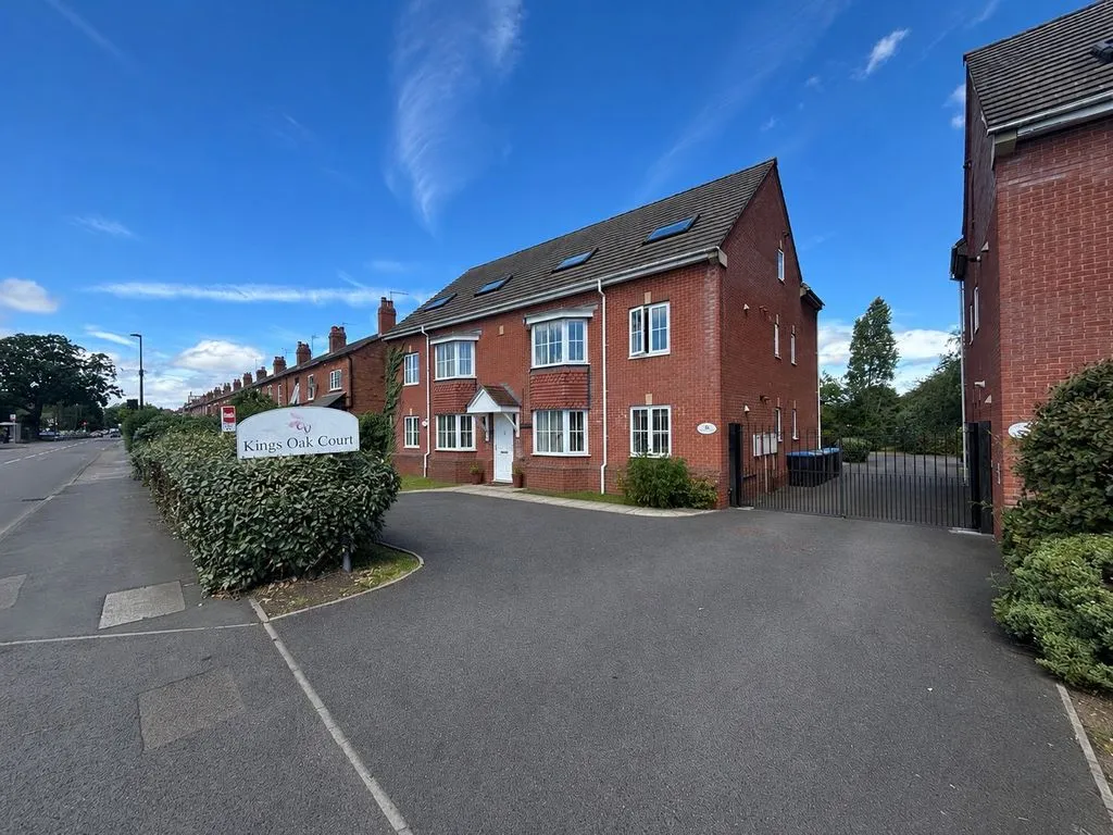 2 bed flat for sale, Reddicap Heath Road, Sutton Coldfield, B75