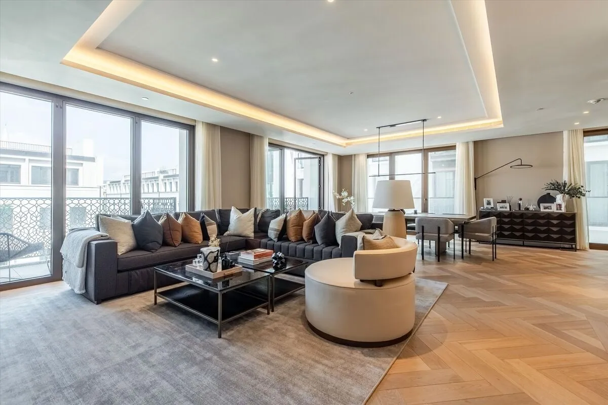 3 bed flat for sale, Whistler Square, London, SW1W