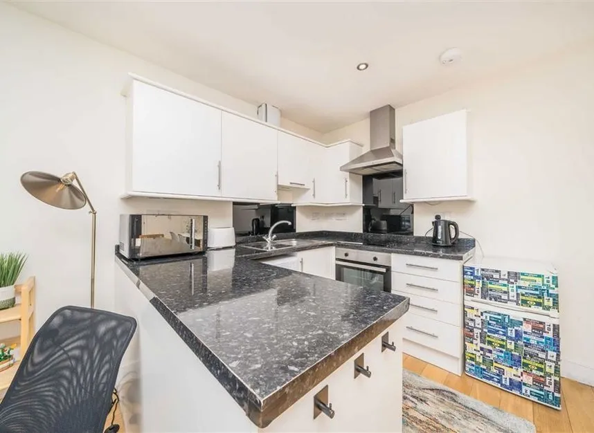 High Street, Hampton Wick, KT1, photo 3