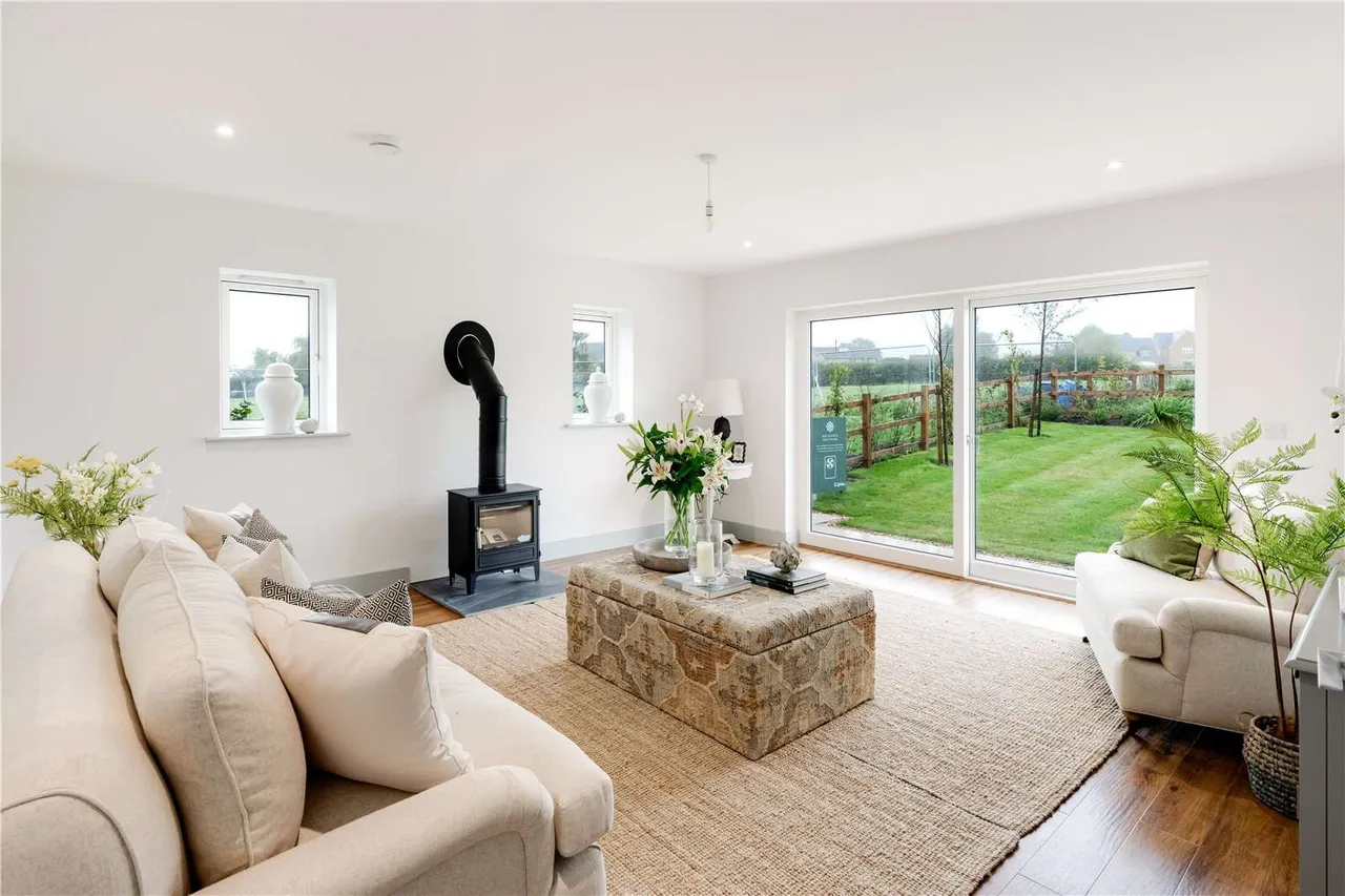 Manor Court, Market Lane, Greet, Cheltenham, GL54 5BJ, photo 3