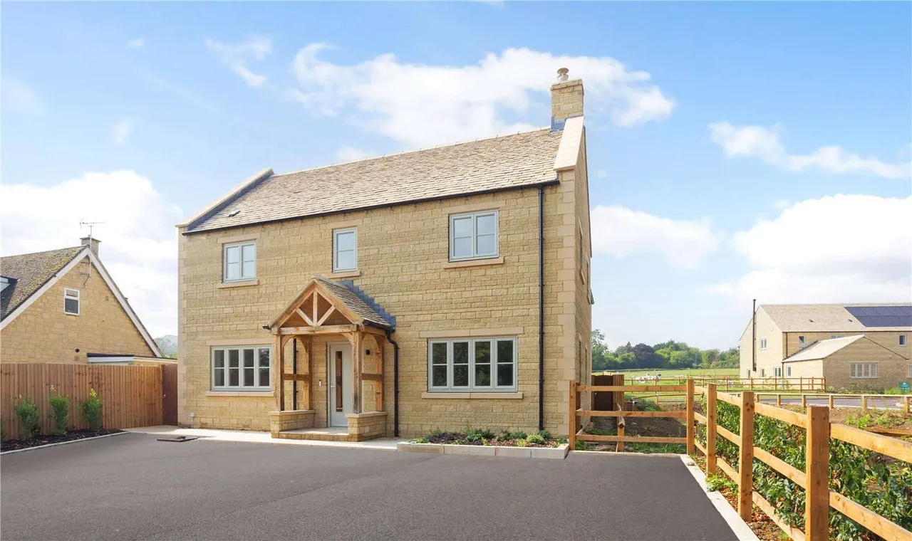 Manor Court, Market Lane, Greet, Cheltenham, GL54 5BJ, photo 2