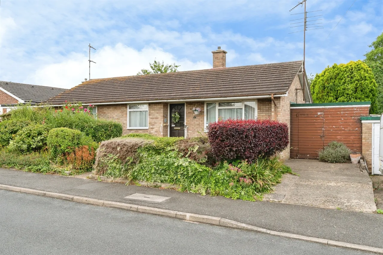 3 bed house for sale — The Chase, Ely