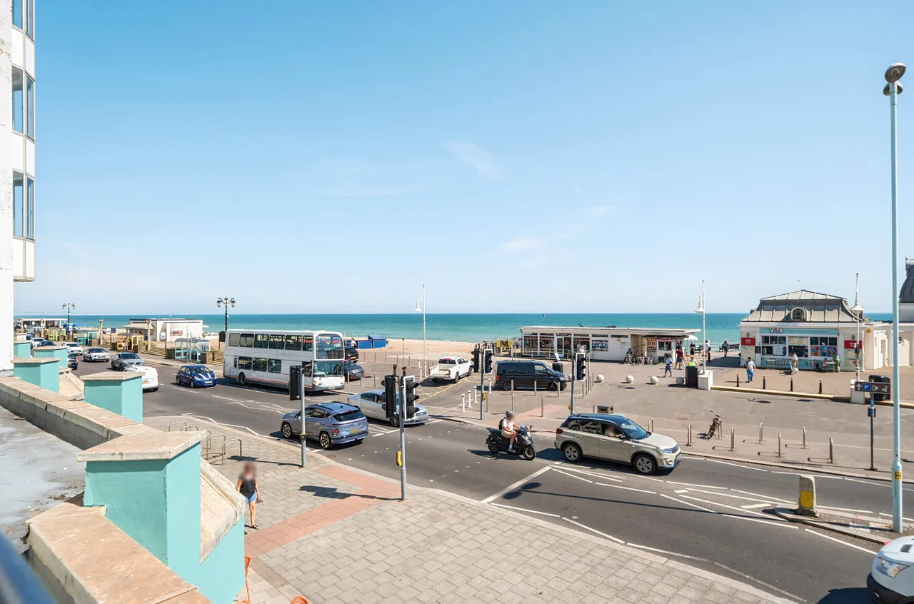 2 bed flat for sale, Marine Parade, Worthing, BN11