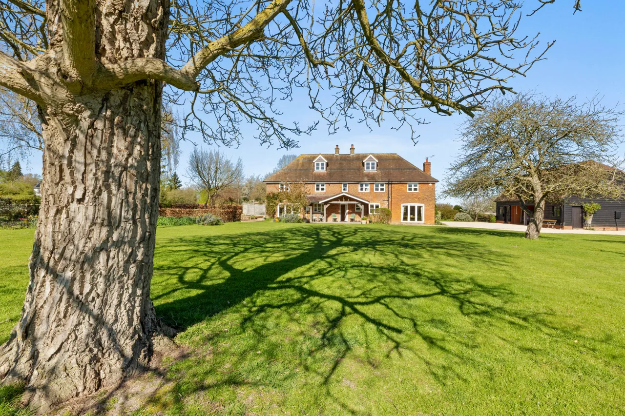 The Gables Nash Lee Road, Terrick, HP17, photo 2