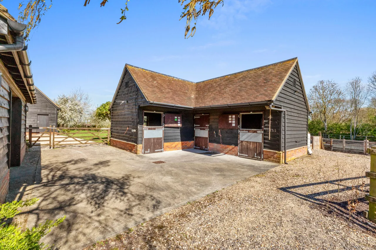 The Gables Nash Lee Road, Terrick, HP17, photo 21