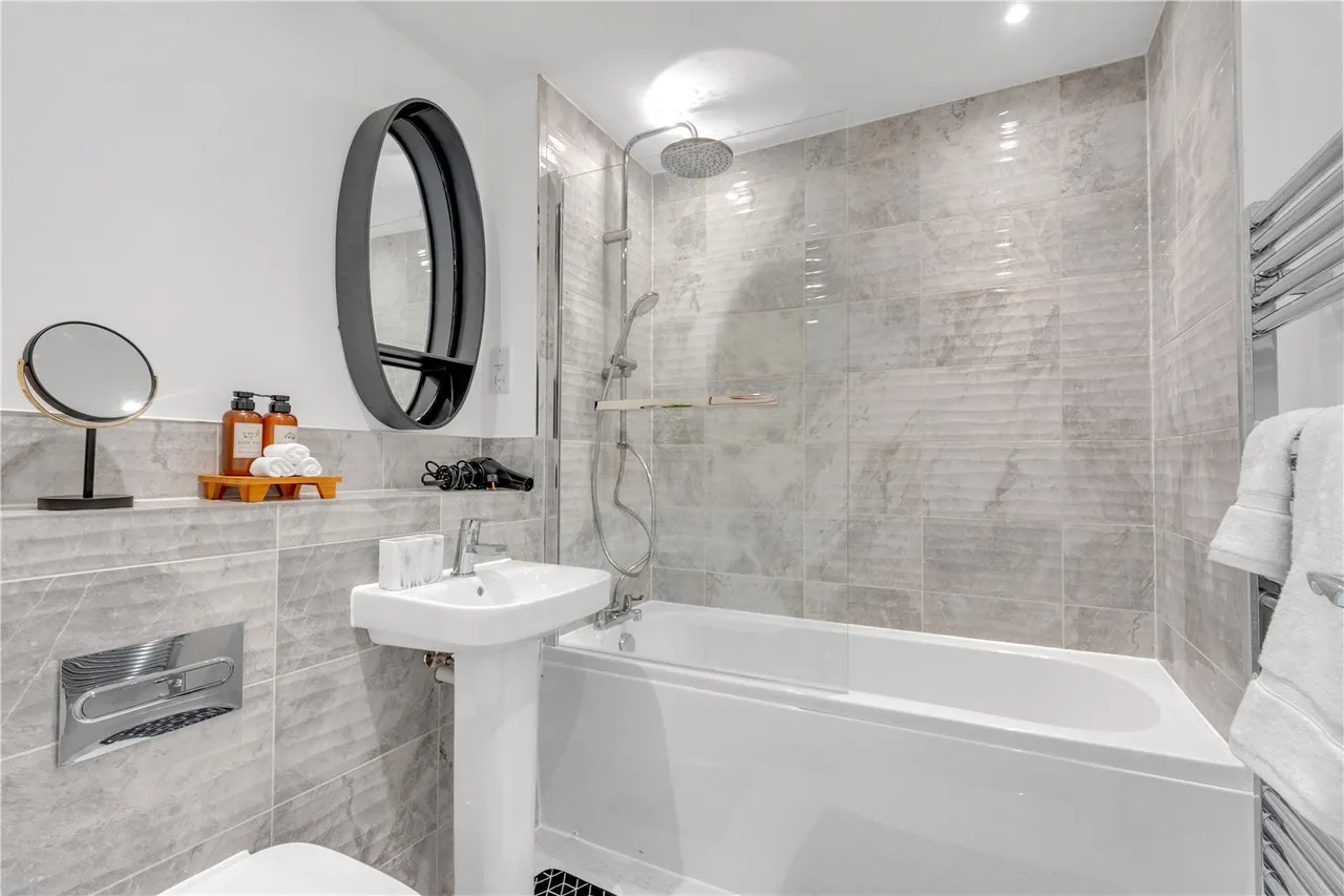 Whitecliff, Ebbsfleet Valley, DA10, photo 9