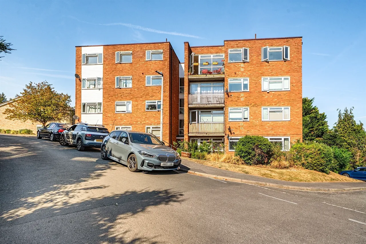 2 bed flat for sale — Croxley Rise, Maidenhead