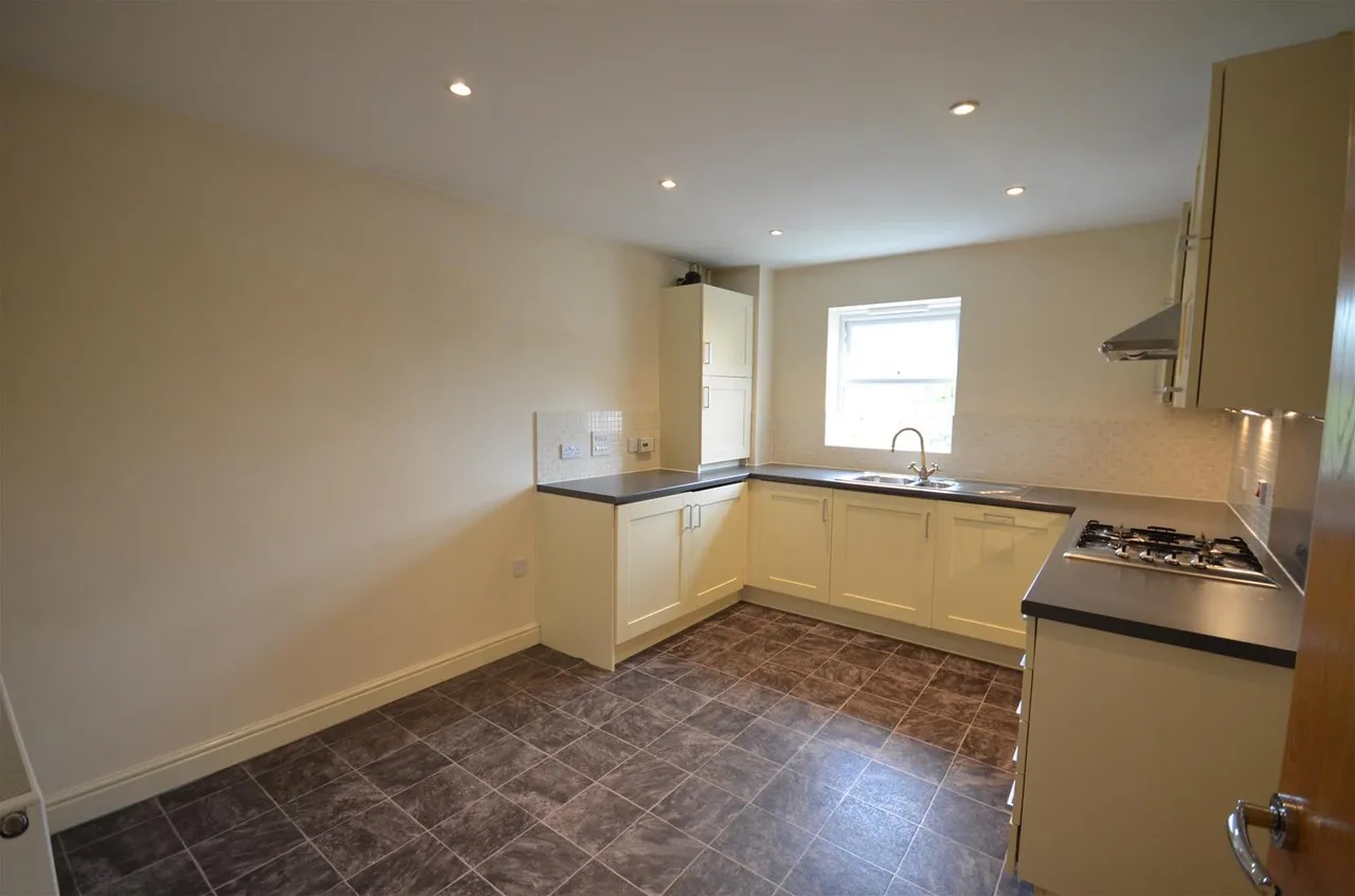 4 Wood Lane, Ruislip, photo 5