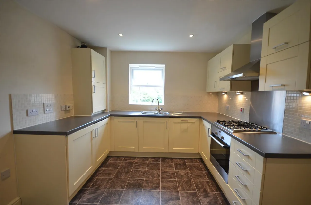 4 Wood Lane, Ruislip, photo 4