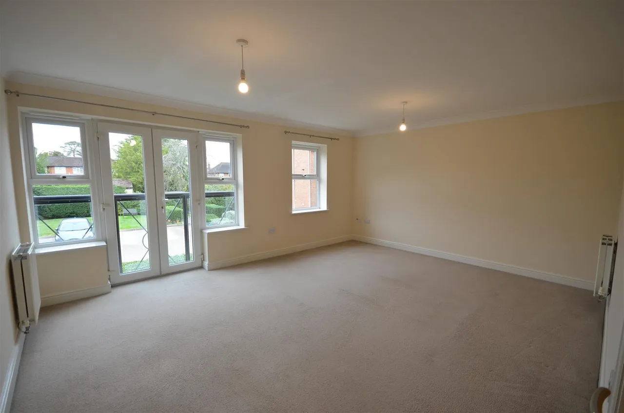 4 Wood Lane, Ruislip, photo 3