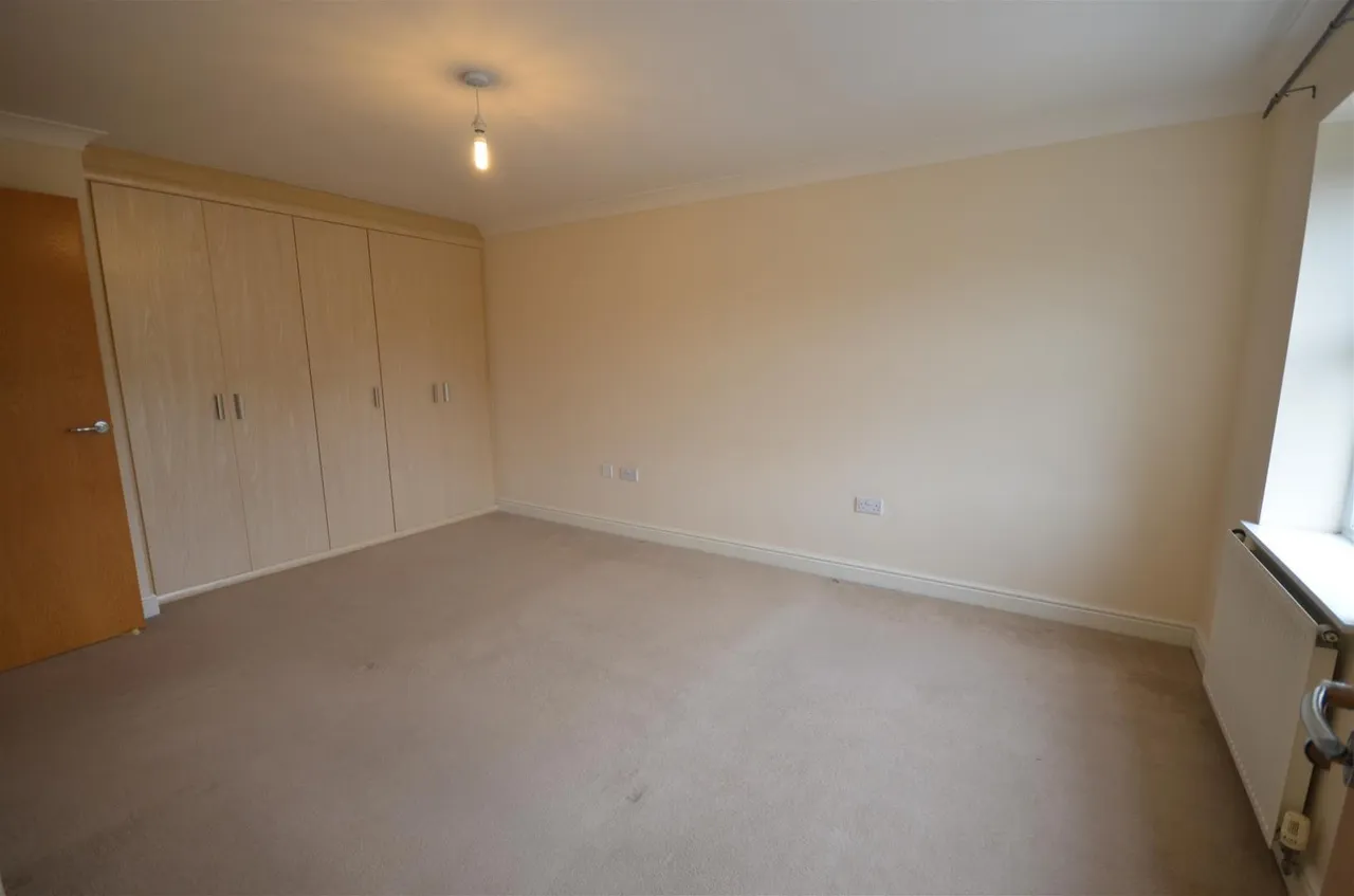 4 Wood Lane, Ruislip, photo 8