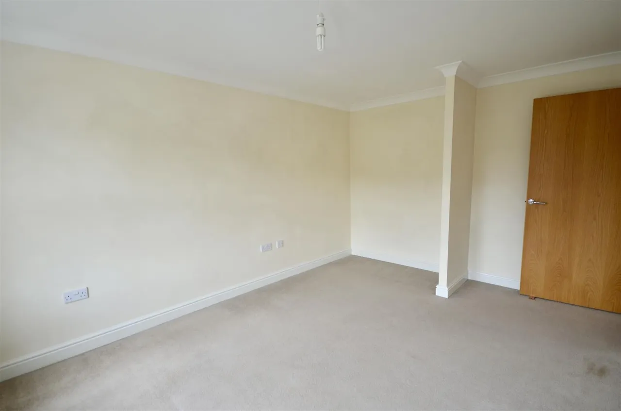 4 Wood Lane, Ruislip, photo 11
