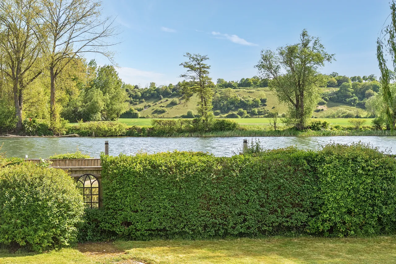 Riverside, Bourne End, SL8, photo 3