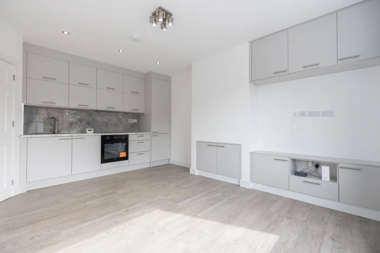 Kingsmead Close, Cheltenham, GL51, photo 11