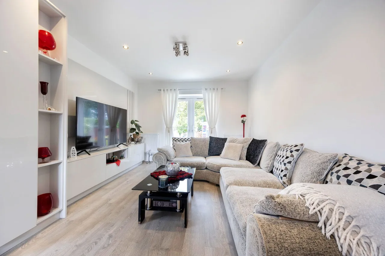 Kingsmead Close, Cheltenham, GL51, photo 5