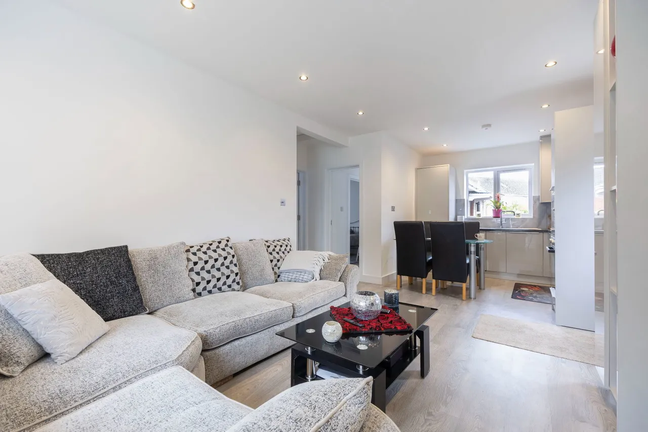 Kingsmead Close, Cheltenham, GL51, photo 4