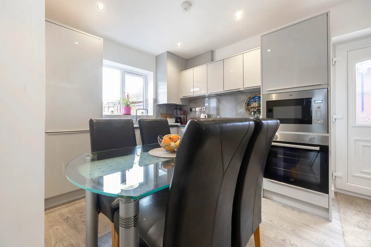 Kingsmead Close, Cheltenham, GL51, photo 6
